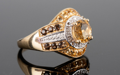 Ring with citrine.