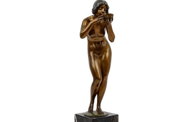 SEIFERT, VICTOR HEINRICH (1870-1953, prof.), "La buveuse", env. 1910, bronze, partiellement patiné en gris foncé,...