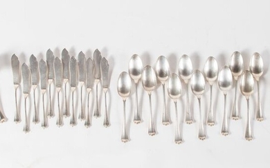 SERVIZIO DI POSATE in argento 800 composto da ventitre forchette, dodici cucchiai e dodici coltelli....
