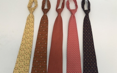 Salvatore Ferragamo: A collection comprising of five ties in different colors and prints. (5)