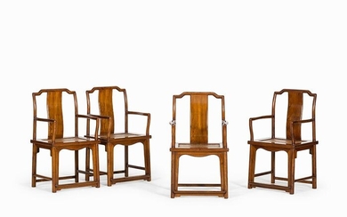 Set of 4 ‘Continuous Yokeback’ Armchairs (4) - Elm wood - China - Qing Dynasty (1644-1911)