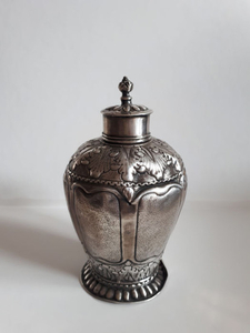 Silver tea canister, Haarlem, 1742
