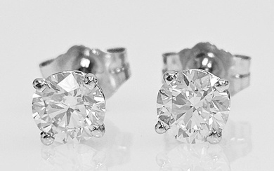 Stud earrings White gold Diamond