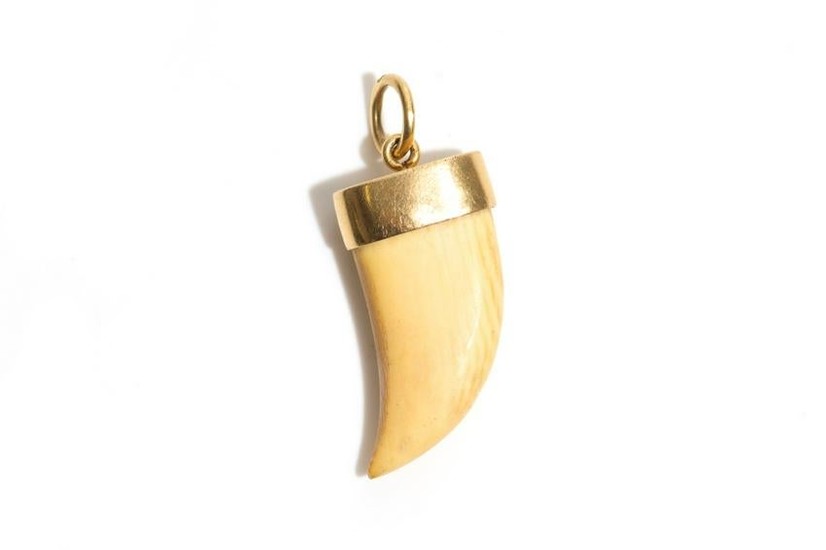 TOOTH PENDANT