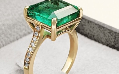 TOP COLOR 7.27 Carat Emerald And Diamonds Ring - 18 kt. Yellow gold - Ring - 7.27 ct Emerald - Diamonds