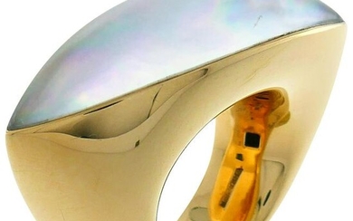 Vhernier Fuseau Yellow Gold Ring with Mother of Pearl