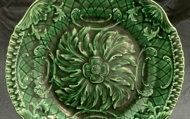 Vtg Green Ceramic Majolica Plate w Floral Motif