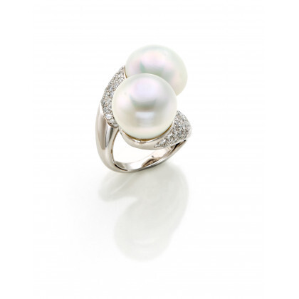White gold ring with two South Sea cultured pearls of mm 15.25 circa and diamond pavé in all ct. 1.80...