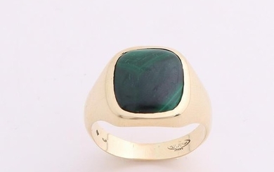 Yellow gold signet ring, 585/000, with malachite. Ring