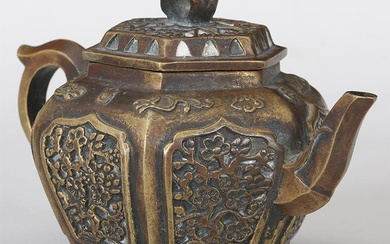 iGavel Auctions: Small Chinese bronze teapot. FR3SH.