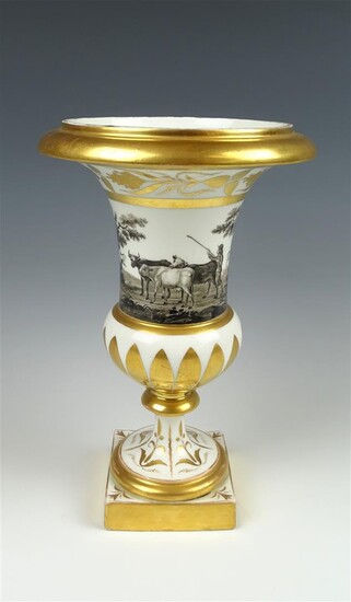 (-), porseleinen vaas met beschilderd decor van herder...