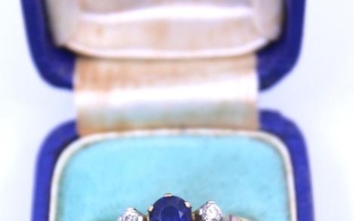 18ct Yellow Gold Sapphire & Round Brilliant Cut Diamond ring....