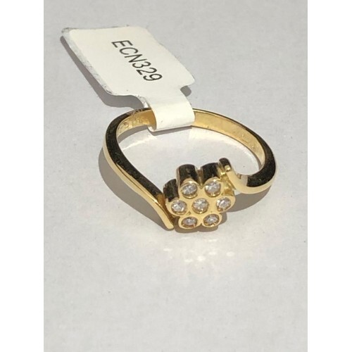 18k yellow gold ring with 7 diamonds in the form of flower, ...
