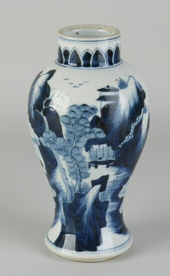 18th century Chinese vase, H 17 cm.