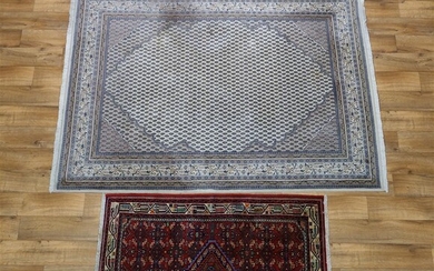 (-), 2 diverse Perzische tapijten