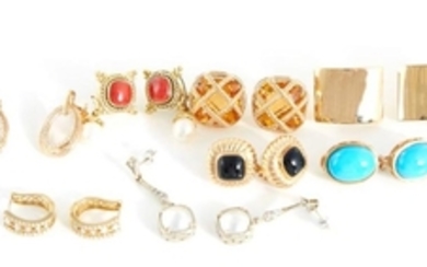 Gemstone and gold earrings (16pcs)