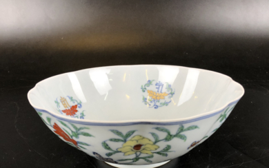 二十世纪斗彩薄瓷碗 20THC DOUCAI TRANSLUCENT PORCELAIN BOWL