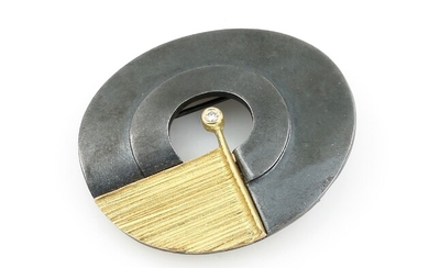 21.6 kt gold designer brooch/pendant with diamond ,...