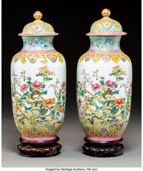 25136: A Pair of Chinese Famille Rose Porcelain Vases w