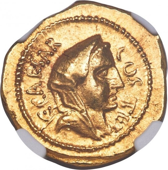 30036: Julius Caesar, as Dictator (49-44 BC). AV aureus