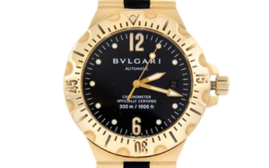 BULGARI - a gentleman's 18ct yellow gold Diagono Scuba wrist watch.