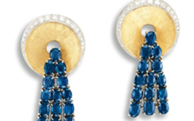 A Pair of Retro Sapphire and Diamond Clip Brooches, together with Bangle Fitting, 1940s, Retro藍寶石配鑽石對裝別針, 可轉換成手鐲, 1940年代 (2)Retro藍寶石配鑽石對裝別針, 可轉換成手鐲, 1940年代 (2)