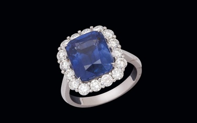 7 cts sapphire and diamond ring