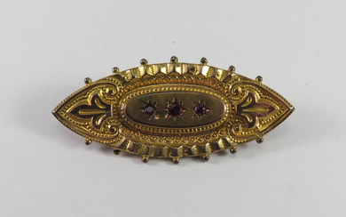 A 9ct GOLD BROOCH