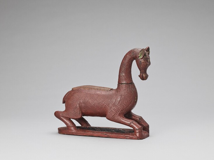A BURMESE LACQUERED WOOD ‘HORSE’ BETEL NUT CONTAINER, 18TH-19TH CENTURY
