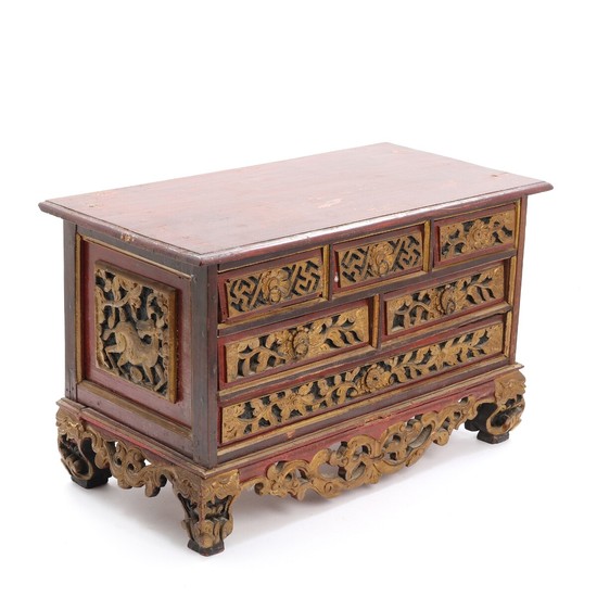 A C. 1900 Chinese miniature chest of partly redpainted and gilt wood. H. 32. W. 50. D. 26 cm.