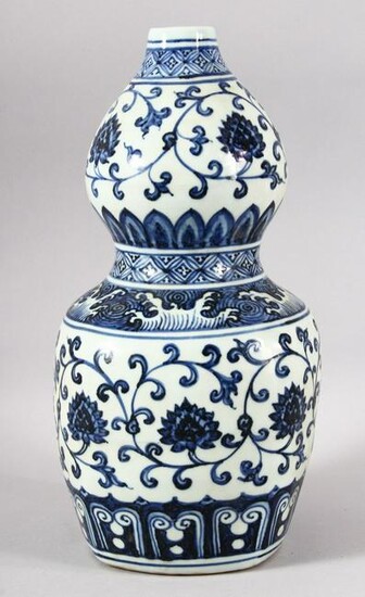 A CHINESE BLUE AND WHITE DOUBLE GOURD VASE, painted