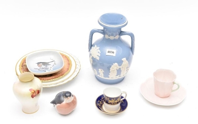 A COLLECTION OF QUALITY PORCELAIN INCLUDING HAND PAINTED ROYAL WORCESTER, MEISSEN PLATE, JASPERWARE VASE AND OTHERS