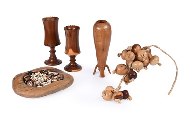 A COLLECTION OF TURNED WOOD AND TREEN