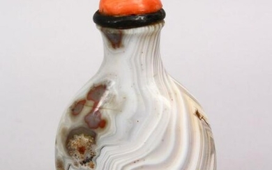 A FINE 19TH / 20TH CENTURY CHINESE CARVED AGATE SNUFF