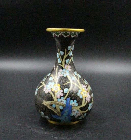 A Fine Chinese Qing Dynasty Cloisonne Vase