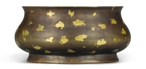 A GOLD-SPLASHED BRONZE CENSER 17TH/18TH CENTURY
