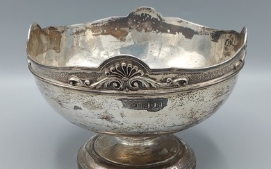 A George V silver circular pedestal rose bowl, London 1913 m...