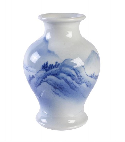 A Late Makuzu Studio Porcelain Vase