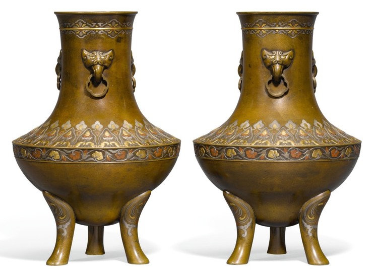 A PAIR OF BRONZE VASES, MEIJI PERIOD, LATE 19TH CENTURY