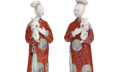 A PAIR OF CHINESE EXPORT PORCELAIN COURT LADIES QIANLONG PERIOD...