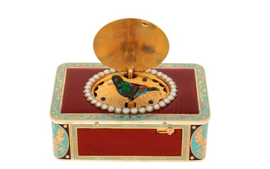 A RARE DIMINUTIVE GOLD, ENAMEL AND PEARL SINGING BIRD BOX, THE MOVEMENT ROCHAT FRÈRES, GENEVA, CIRCA 1815