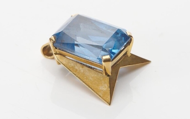A RETRO BLUE SPINEL PENDANT IN 18CT GOLD, LENGTH 30MM, 10.5GMS