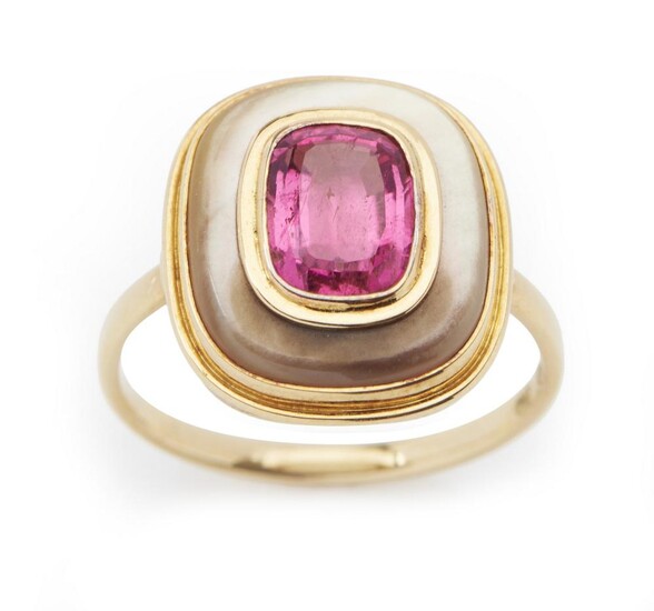 A TOURMALINE AND MOTHER OF PEARL RING