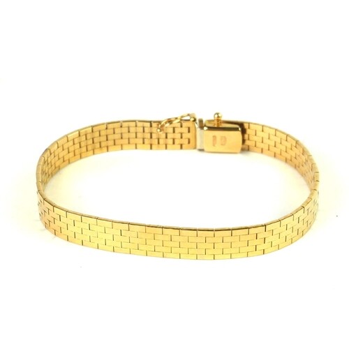 A VINTAGE 14CT GOLD BRACELET Having five rows of integrated ...