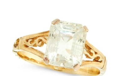 A YELLOW SAPPHIRE DRESS RING in yellow gold, set with