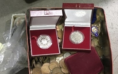 A collection of British and Worldwide coins, including Georg...