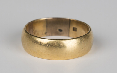 A gold wedding band, detailed '18', ring size approx X1/2 (with lower grade re-sizing inse