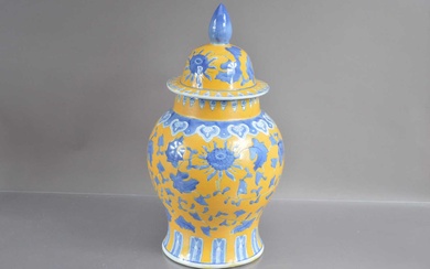 A large and decorative Chinese lidded vase