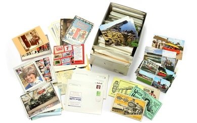 A large quantity of mainly modern postcards