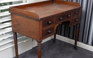 A late Georgian mahogany writing desk with drawers. Height 76cm x Width 90cm x Depth 50cm